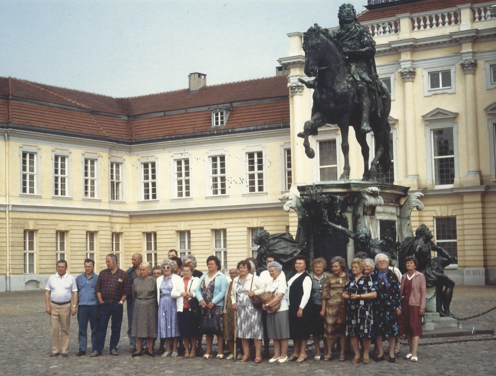 17. September 2018: Lidicer Frauen und Kinder vor dem Schloss Charlottenburg